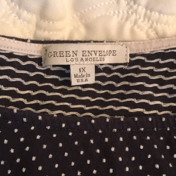 Green Envelope short sleeved blouse. 1X. USA - Picture 2 of 2